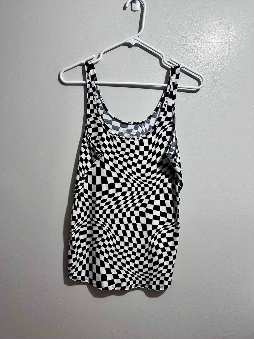 No Boundaries Black and White Wavy Checkerboard Tank Top Size XL (1354)